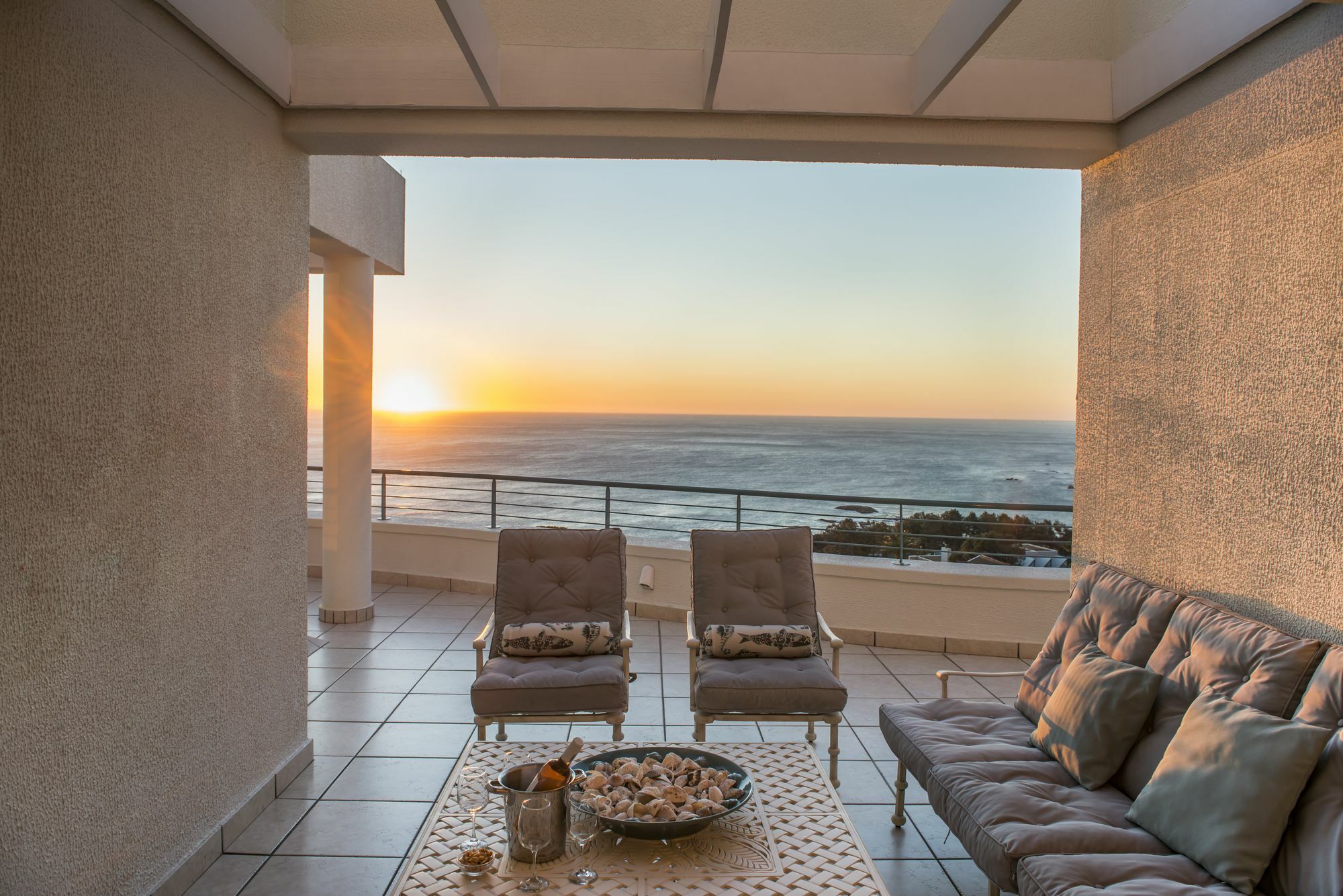 Bay Reflections Camps Bay Luxury Serviced Apartments ケープタウン エクステリア 写真